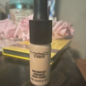 MAC concealer